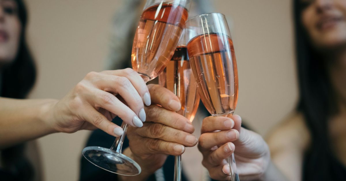 People cheersing champagne glasses