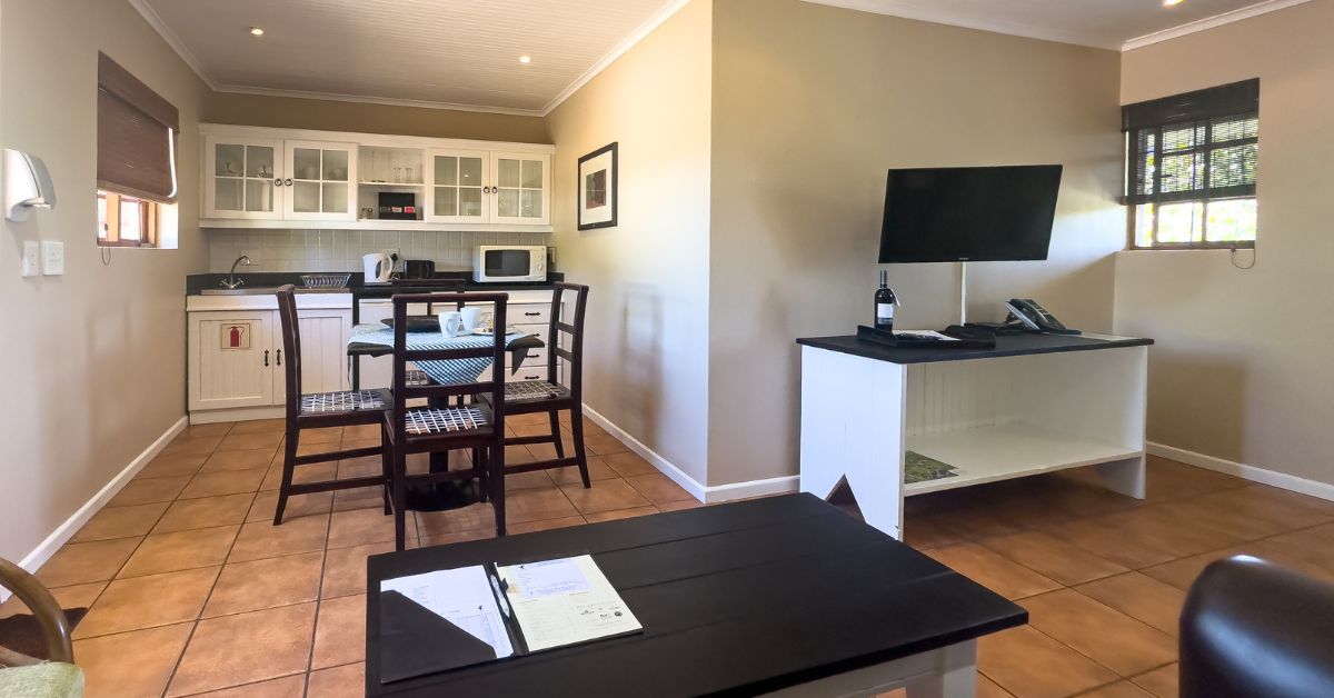 durbanville accommodation self catering - Open planned kitchen and living area