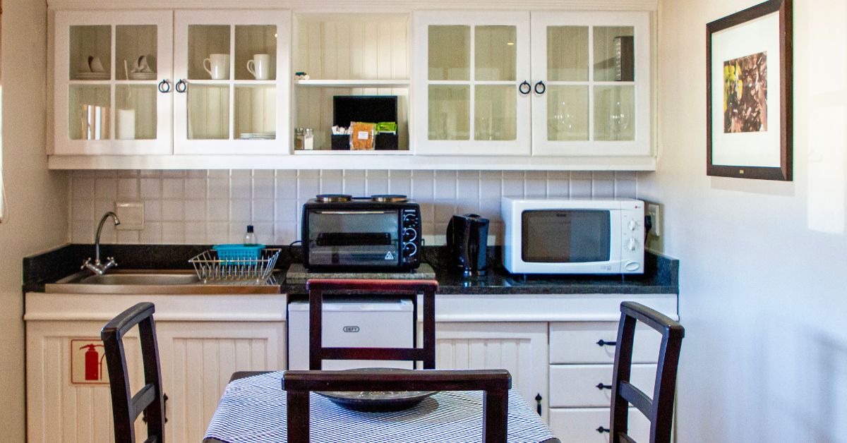 durbanville accommodation self catering - Kitchen area
